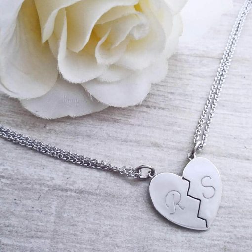 Collana cuore spezzato con 2 iniziali - immagine 2