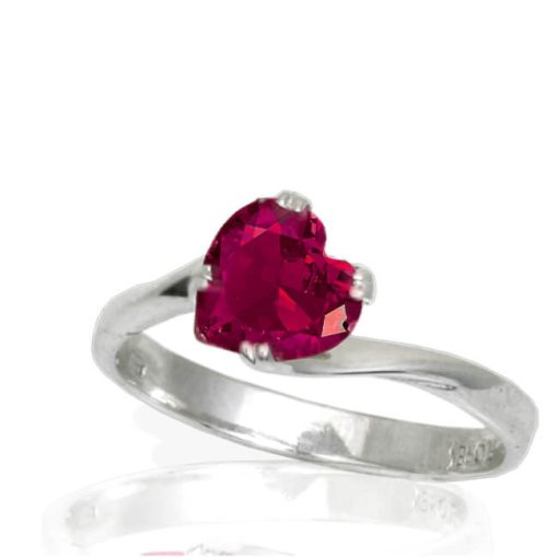 Anello solitario con zircone a cuore rosso