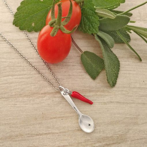 Collana in argento con ciondolo cucchiaio e peperoncino - immagine 2