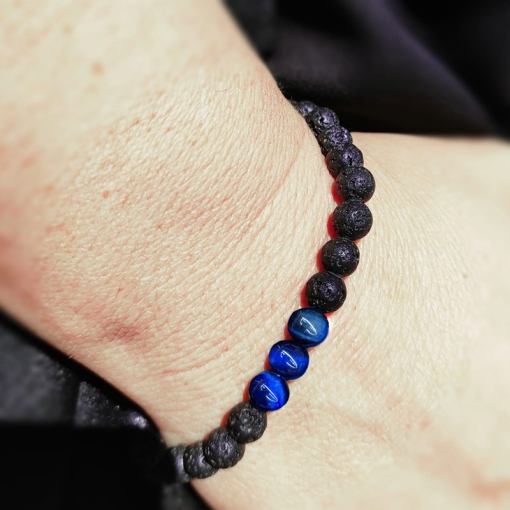 Bracciale in pietra lavica e occhio di tigre blu