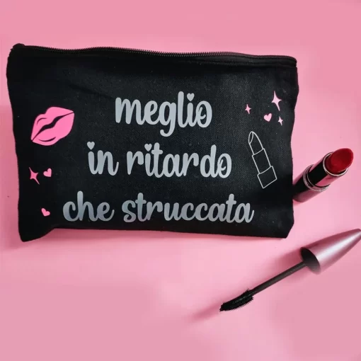 Pochette Meglio in Ritardo che Struccata