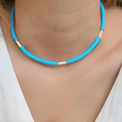 Collana in argento dorato con perline heishi e madreperla