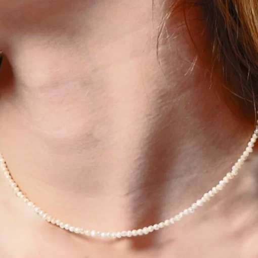 Collana in argento dorato con perle naturali