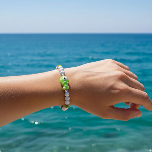 Bracciale con pietra lavica e pesciolino verde